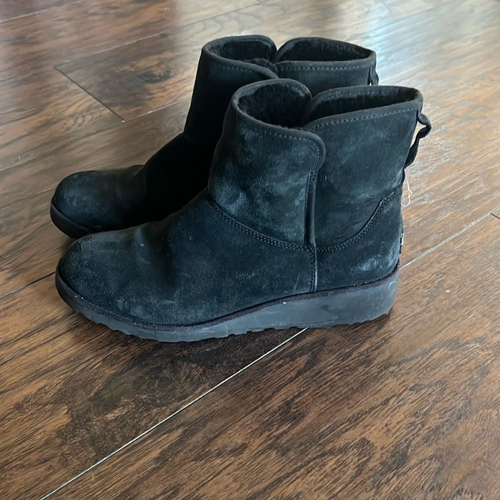UGG Wedge Boot short booties size 10 black in EUC